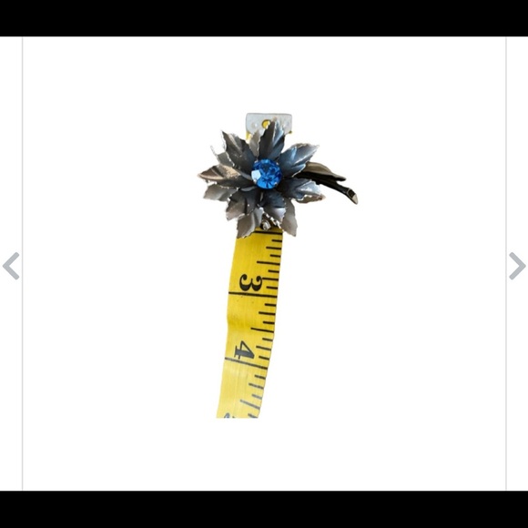 Beautiful leaf brooch in silver tone with large blue stone in center m - Picture 3 of 5